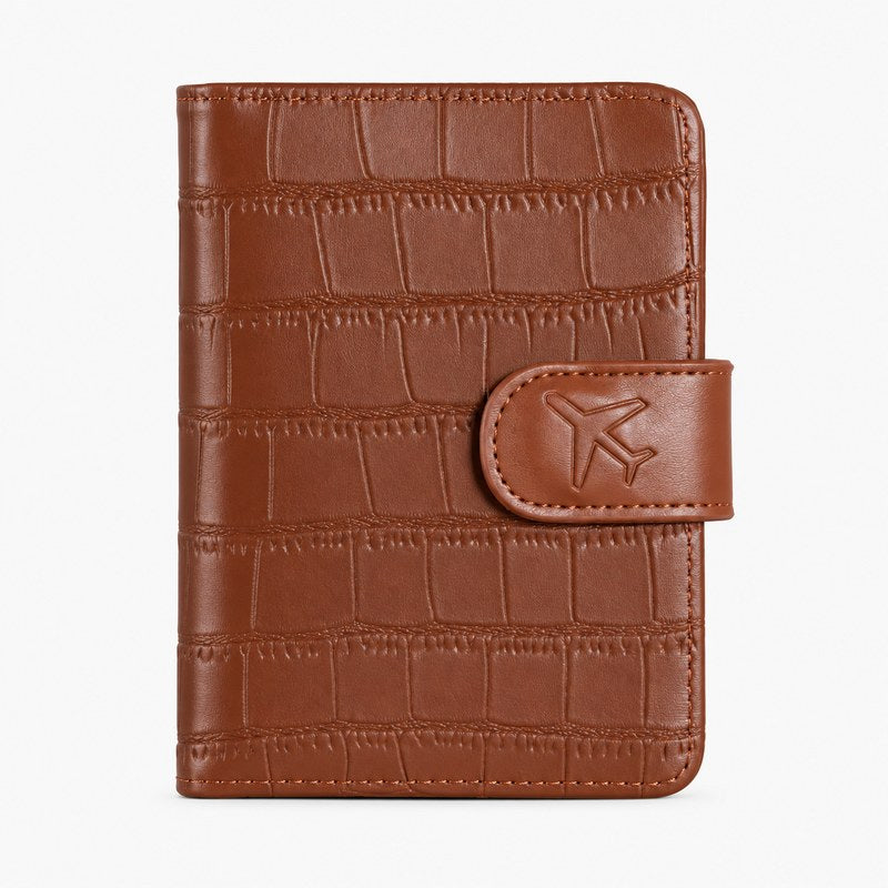 Portefeuille de voyage femme marron, texture crocodile, vue de face